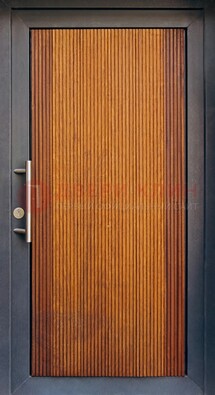 Коричневая входная дверь c МДФ панелью ЧД-03 в частный дом в Гатчине