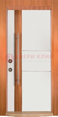 Белая входная дверь c МДФ панелью ЧД-09 в частный дом в Гатчине