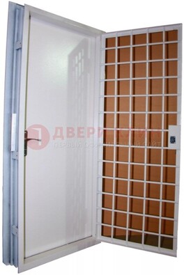 Белая стальная бронированная дверь с нитроэмалью ДБ-7 в Гатчине