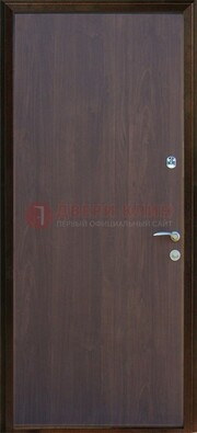 Темная металлическая дверь с ламинатом ДЛ-5 в Гатчине