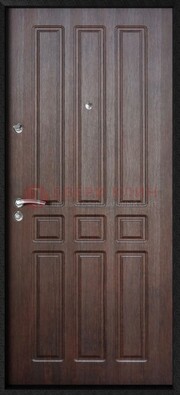 Темная железная дверь с МДФ ДМ-141 в панельный дом в Гатчине