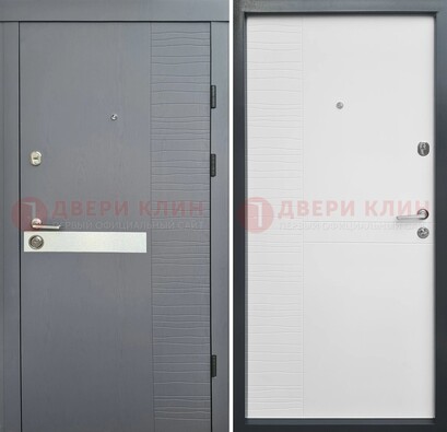 Черная металлическая дверь с белой резной МДФ панелью ДМ-215 в Великом Новгороде