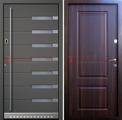 Темная металлическая дверь c остекленным МДФ ДМ-237 в Гатчине
