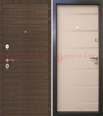 Светлая железная дверь c фрезерованной МДФ ДМ-248 в Великом Новгороде