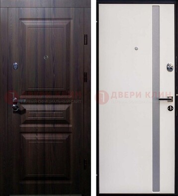 Темная филенчатая входная дверь c МДФ и стеклянной вставкой ДМ-254 в Гатчине