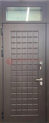 Темная железная дверь с МДФ и верхней фрамугой ДМ-337 в Гатчине