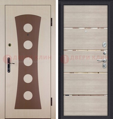 Светлая металлическая дверь с МДФ в квартиру ДМ-365 в Гатчине