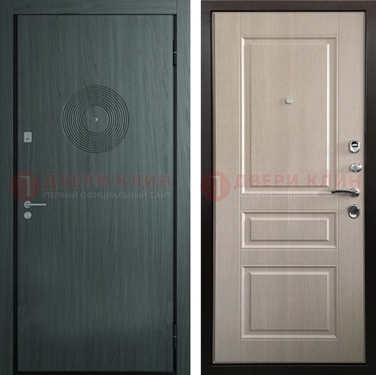 Темная железная дверь с МДФ панелями в квартиру ДМ-389