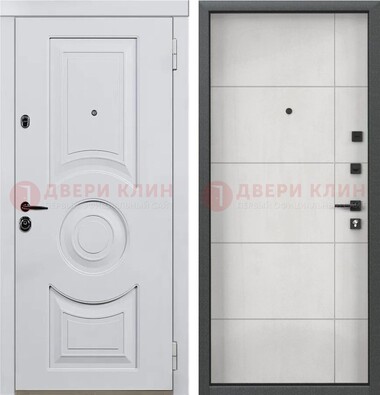 Белая железная дверь с МДФ в квартиру ДМ-463 в Гатчине