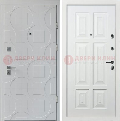 Белая стальная дверь в квартиру с панелями МДФ ДМ-494 в Волгограде
