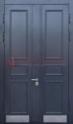 Черная двухстворчатая дверь для улицы с МДФ ДМ-535 в Гатчине
