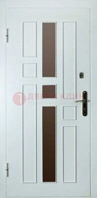 Белая стальная дверь с МДФ и декоративными вставками ДМ-62 в Гатчине