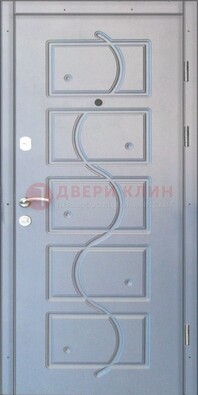 Белая входная дверь с МДФ ДМ-66 в Гатчине