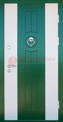 Зеленая стальная дверь с МДФ с декоративными вставками ДМ-77 в Гатчине