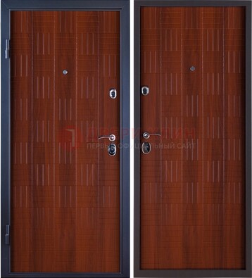 Коричневая стальная дверь с МДФ ДМ-81 для частного дома в Гатчине