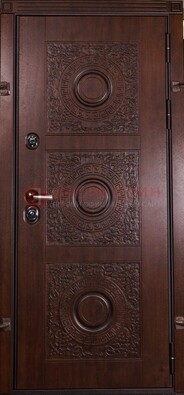 Коричневая железная дверь с массивом дуба с рисунком ДМД-11 в Гатчине