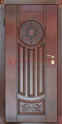 Темная стальная дверь с массивом дуба с рисунком ДМД-19 в Гатчине