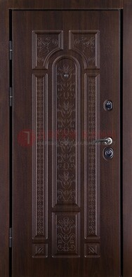 Темная металлическая дверь с массивом дуба ДМД-20 в Гатчине
