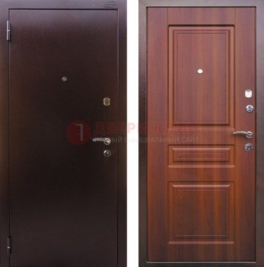 Коричневая металлическая дверь с порошковым напылением ДП-115 в Гатчине