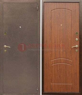 Коричневая металлическая дверь с порошковым окрасом ДП-150 в Гатчине