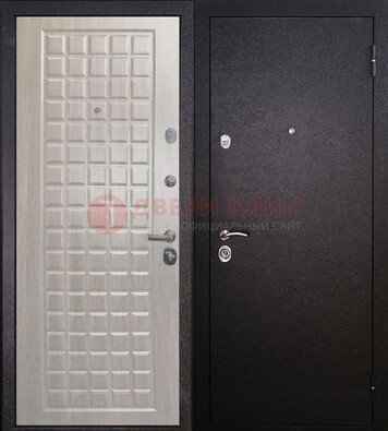 Черная входная дверь с порошковым покрытием ДП-206 в Гатчине