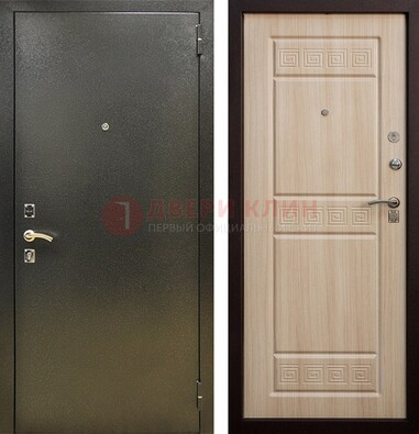 Железная темно-серая дверь с порошковым напылением и МДФ с резьбой ДП-276 в Гатчине
