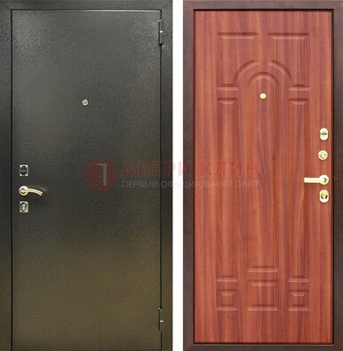 Входная темно-серая дверь с порошковой отделкой и МДФ Миланский орех ДП-281 в Гатчине