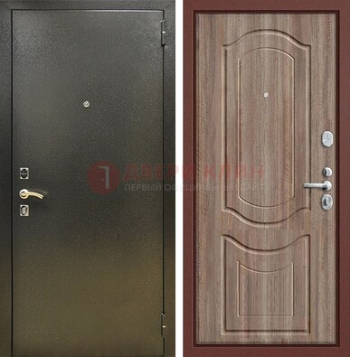 Темно-серая входная дверь с порошковым покрытием и коричневая МДФ ДП-290 в Гатчине