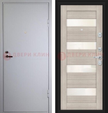 Белая железная дверь с порошковым напылением и стеклом ДП-308 в Всеволожске