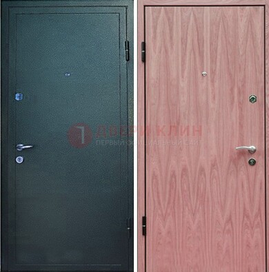 Черная входная дверь с порошковым покрытием ДП-32 в Гатчине