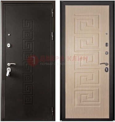 Коричневая стальная дверь с порошковым напылением с дизайном ДП-37 в Гатчине