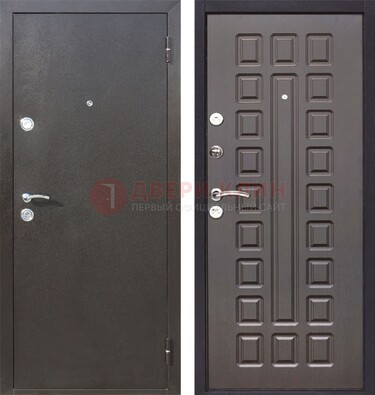 Коричневая железная дверь с порошковым окрасом ДП-63 в Гатчине