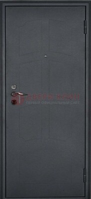 Черная железная дверь с порошковым напылением ДП-69 в Гатчине