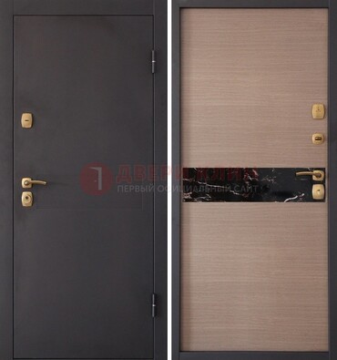 Коричневая металлическая дверь с порошковым окрасом ДП-82 в Гатчине