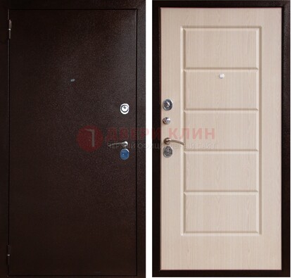 Коричневая металлическая дверь с порошковым окрасом ДП-92 в Гатчине