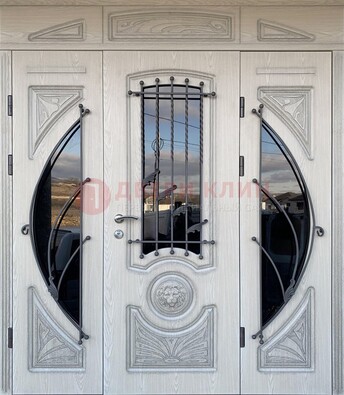 Большая парадная дверь Винорит со стеклом и ковкой ДПР-108 в Гатчине