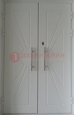 Внутренняя парадная дверь с фигурными элементами ДПР-14 в Великом Новгороде