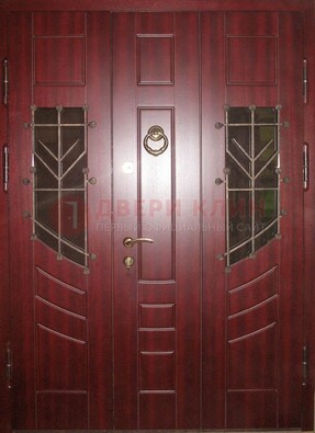 Парадная дверь со вставками из стекла и ковки ДПР-34 в загородный дом в Гатчине