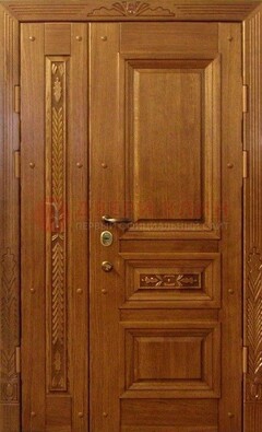 Распашная металлическая парадная дверь ДПР-62 в Гатчине