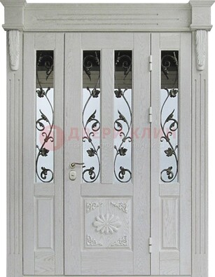 Входная парадная дверь со стеклом и ковкой в белом цвете ДПР-93 в Гатчине