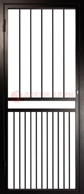 Коричневая одностворчатая железная решетчатая дверь ДР-24 в Гатчине