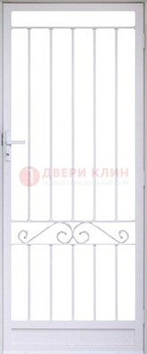 Белая стальная решетчатая дверь с волютами ДР-30 в Гатчине