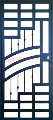 Современная металлическая решетчатая дверь ДР-38 в Гатчине