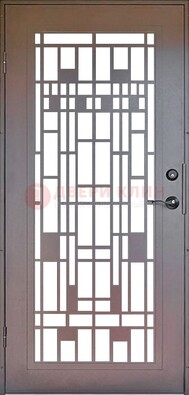 Коричневая стальная решетчатая дверь с узором ДР-4 в Гатчине