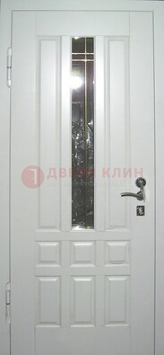 Белая металлическая дверь со стеклом ДС-1 в загородный дом в Гатчине