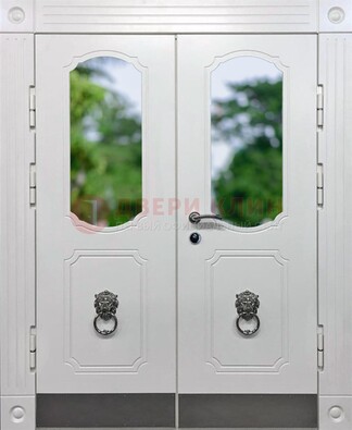 Белая двухстворчатая железная дверь со стеклом ДС-22 в Гатчине