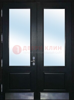 Черная двухстворчатая металлическая дверь со стеклом ДС-25 в Гатчине
