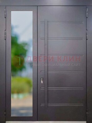 Чёрная двухстворчатая металлическая дверь со стеклом ДС-60 в Гатчине