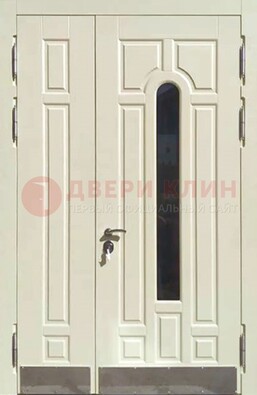 Белая двухстворчатая металлическая дверь со стеклом ДС-71 в Гатчине