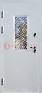 Серая металлическая дверь со стеклом и ковкой ДС-75 в Гатчине